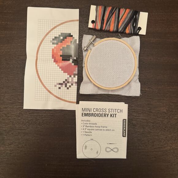 NEW Mini Robin Embroidery Cross Stitch Kit Kikkerland Bamboo Hoop Frame Bird - Picture 9 of 16